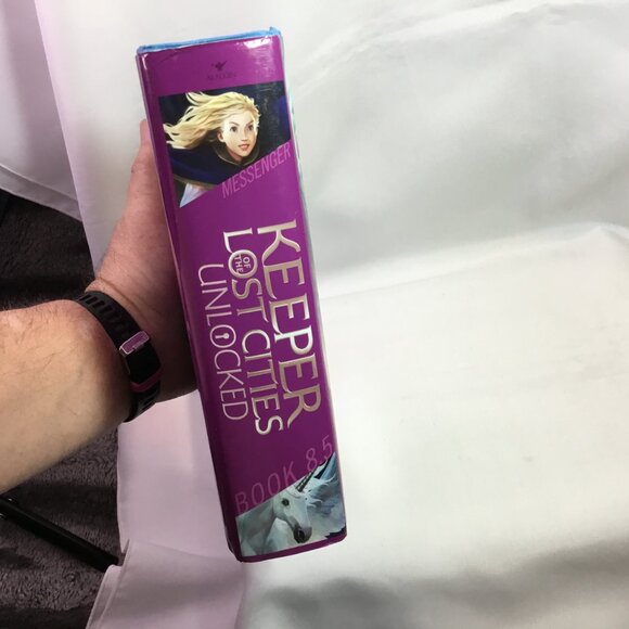 Unlocked Book 8.5 (Keeper of the Lost Cities) - Paperback - VERY GOOD - Picture 3 of 12